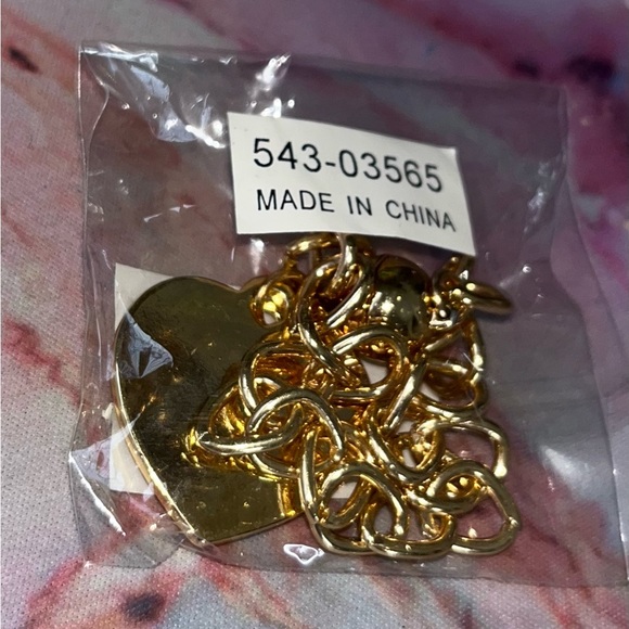 Charm Bracelet Gold Tone Heart Chain Rhinestones Magnetic Closure - Picture 6 of 6